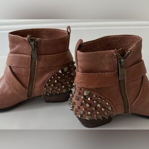Vince Camuto Marcin studded leather ankle boots in tan Size 7.5